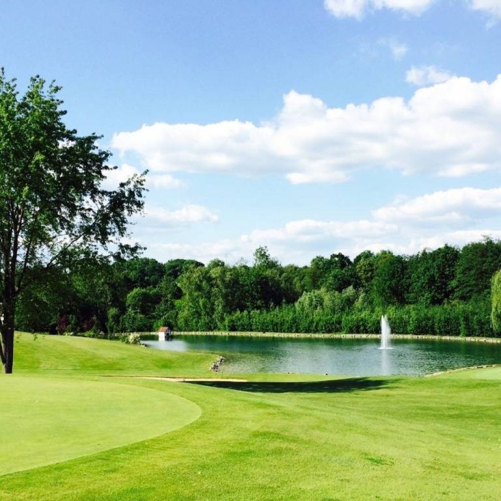 golf-course-lake-feature golf-course-lake-feature